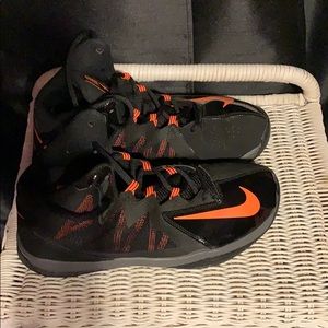 6.5y Nike airmax stutter step 2 black/orange